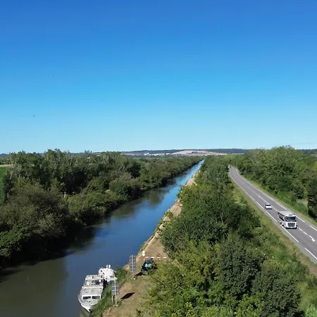 Botel Bateau - Jolie Penichette Sur Region Touristique. Bellegarde (Gard)