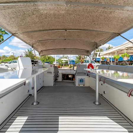 Penichette Odyssey Croisieres Bådhotel *
